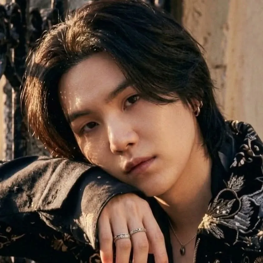 Potret di balik layar SUGA (BTS)