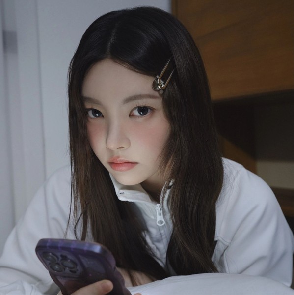 Shining profile picture of Yunah (ILLIT) on today's Choeaedol