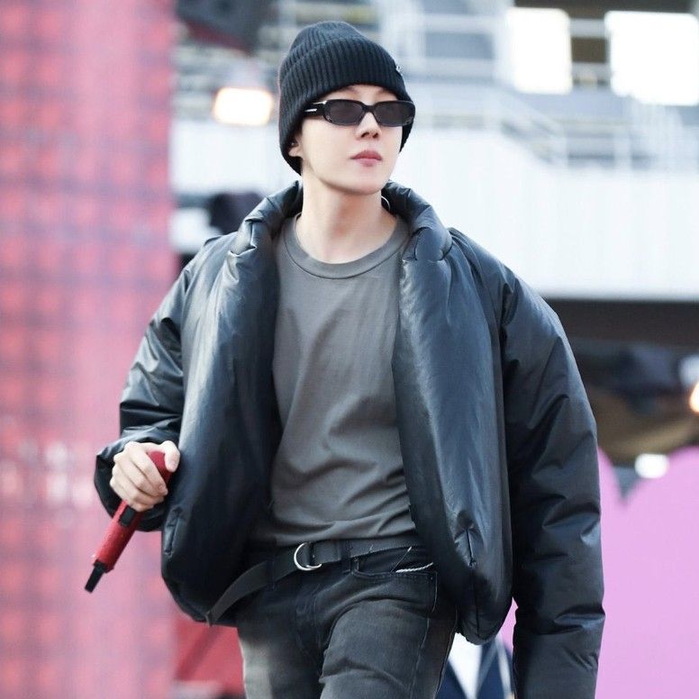 Foto aktivitas terbaru j-hope (BTS)