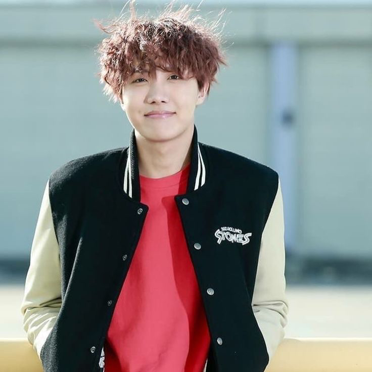 Foto aktivitas terbaru j-hope (BTS)