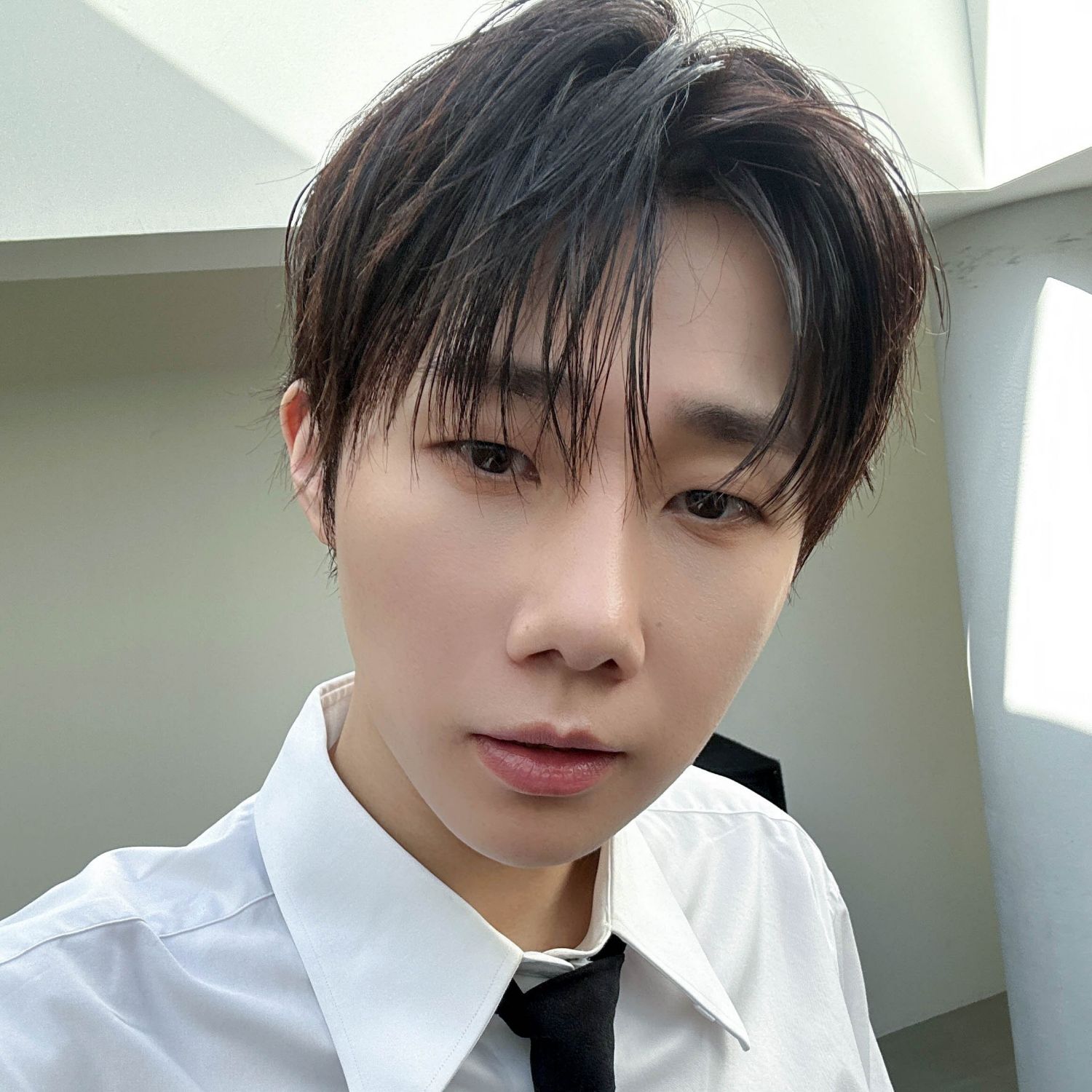 Behind-the-scenes cut of Sungkyu (INFINITE)