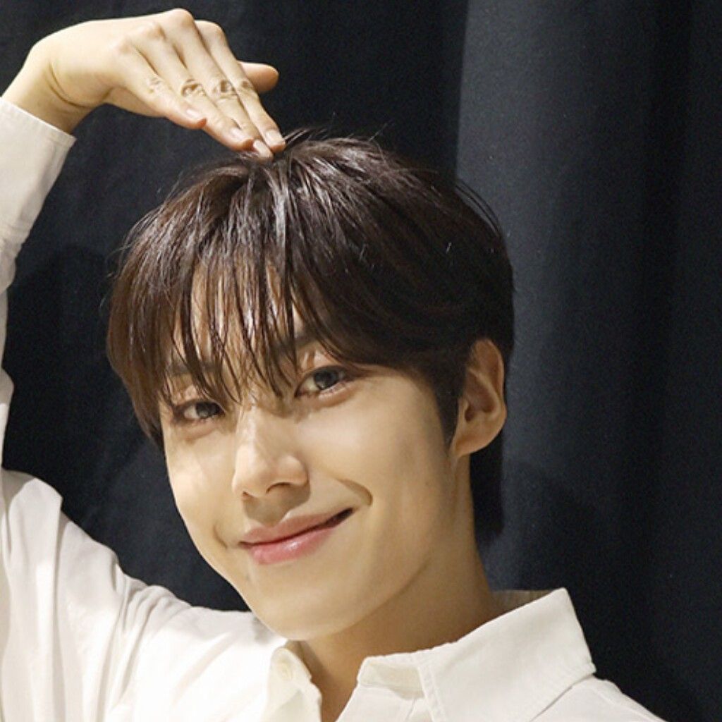 Latest photo of Lee Eunsang (YOUNITE)