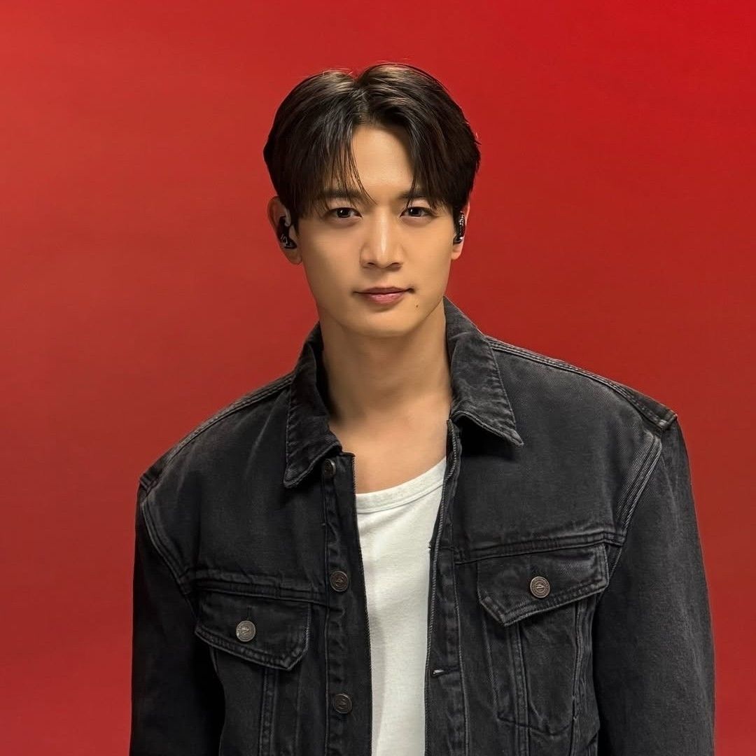 Behind-the-scenes cut of Minho (SHINee)