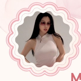 A moment captured by Esther Yu's fan