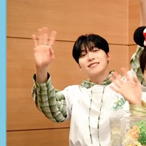Behind-the-scenes cut of ONEUS