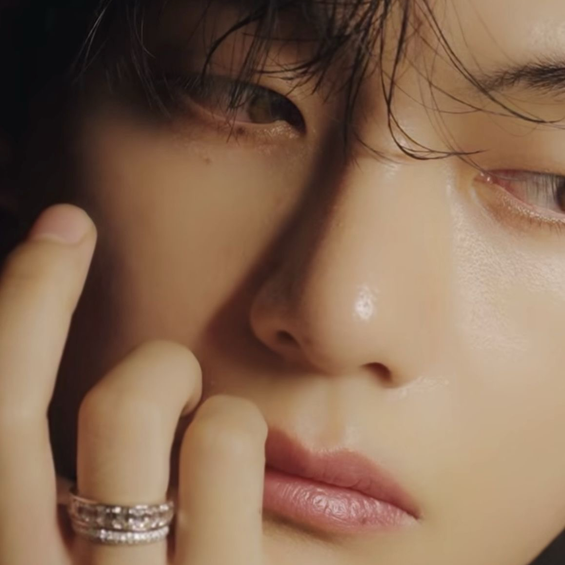 뷔 (방탄소년단)의 최신 사진