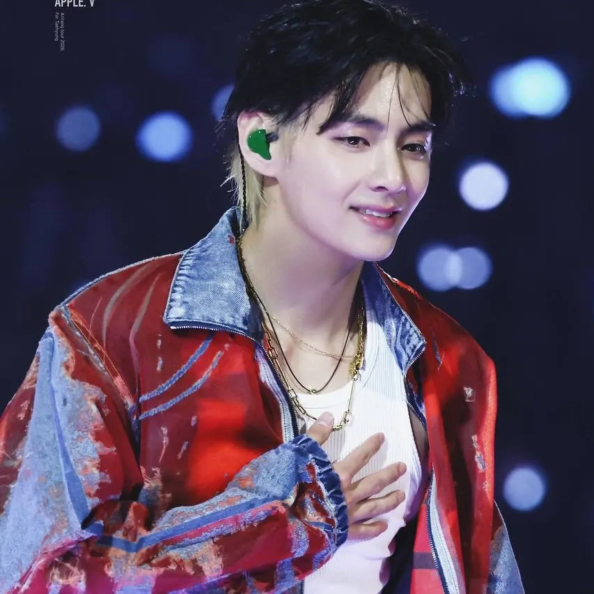 뷔 (방탄소년단)의 최신 사진