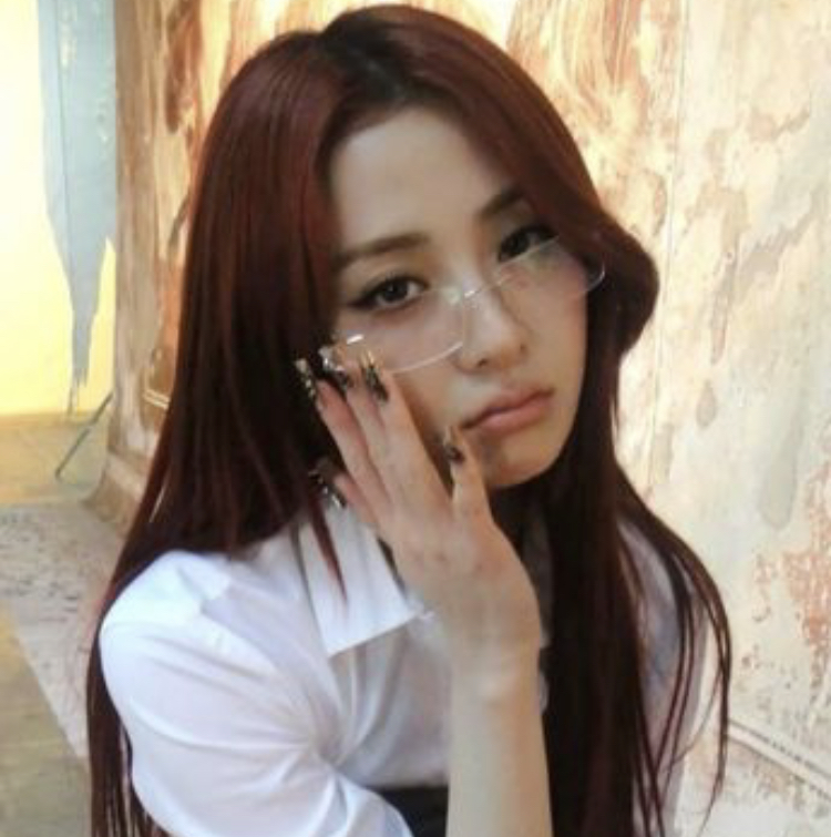 Latest photo of Huh Yunjin (LE SSERAFIM)