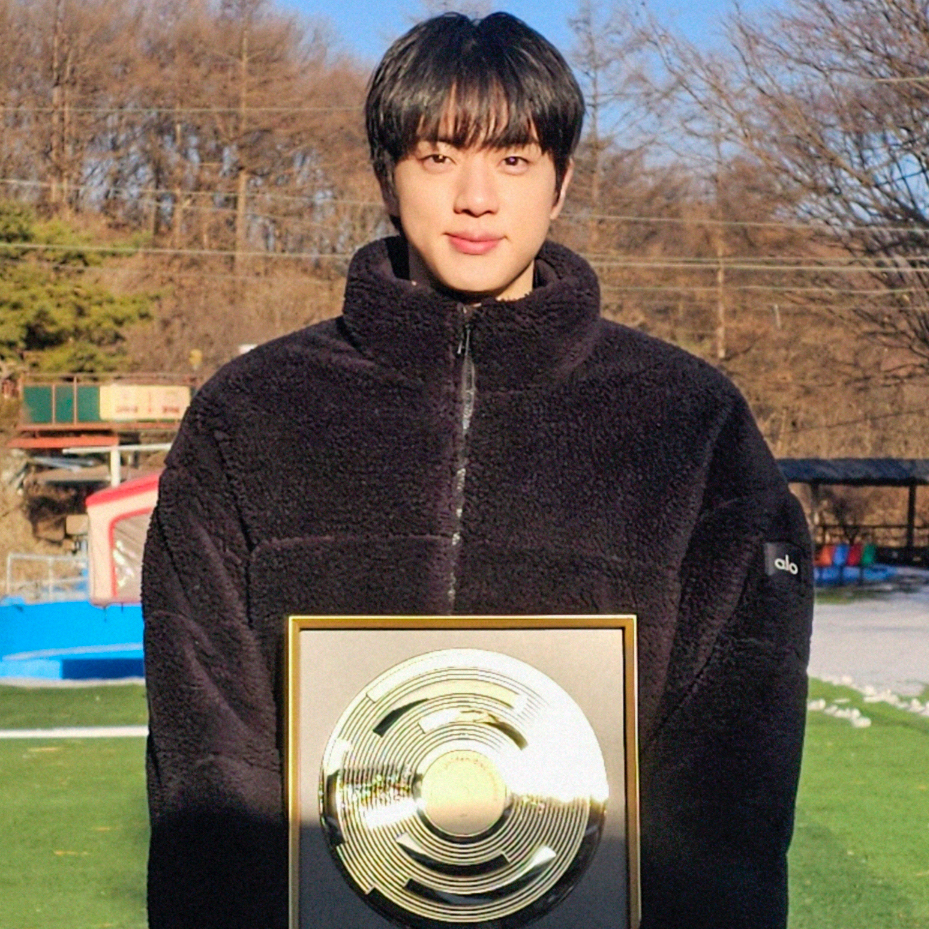 Behind-the-scenes cut of Jin (BTS)