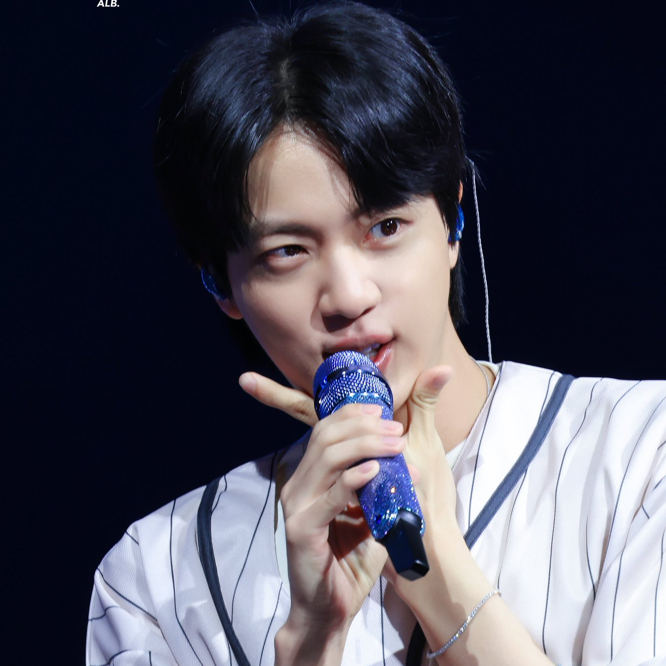 진 (방탄소년단)의 비하인드 컷