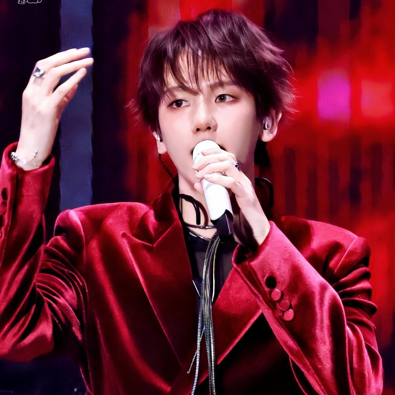 백현 (EXO)의 비하인드 컷