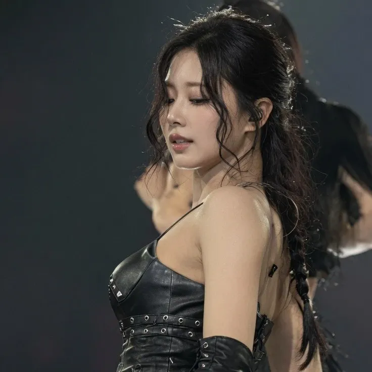 ツウィ (TWICE)の最近の活動写真