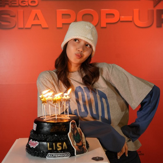 Potret di balik layar Lisa (BLACKPINK)