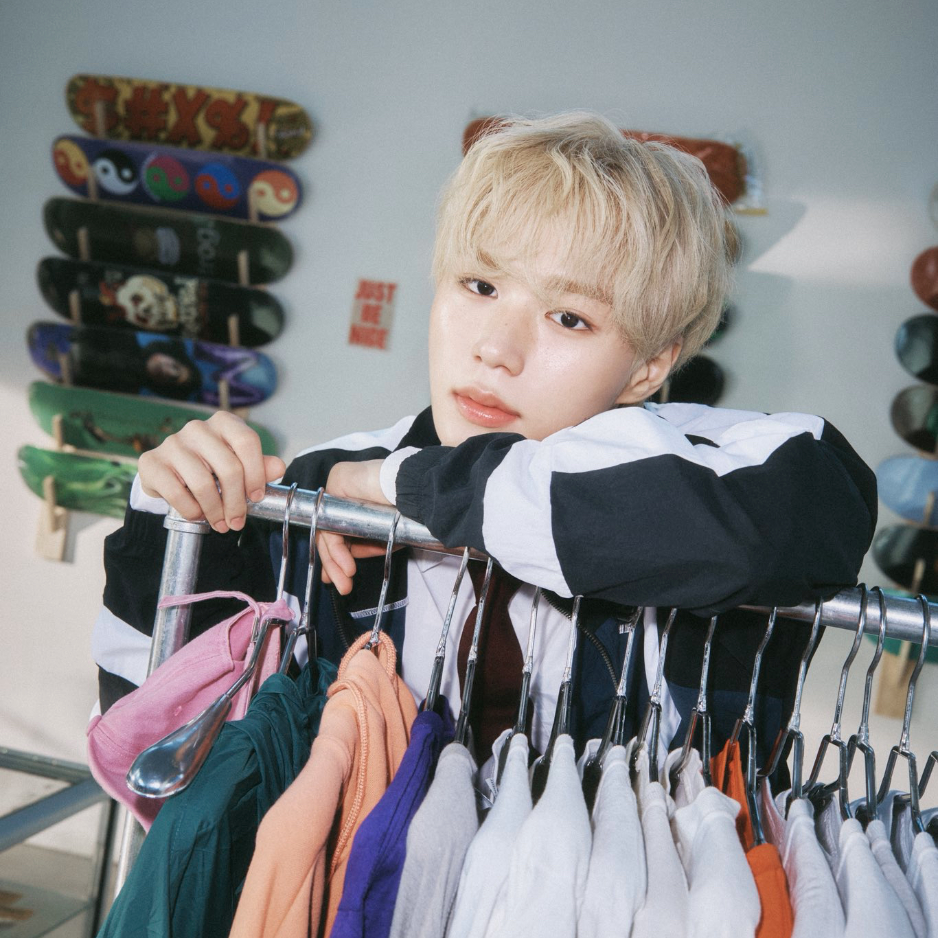 Behind-the-scenes cut of Kim Junseo (ALPHA DRIVE ONE)
