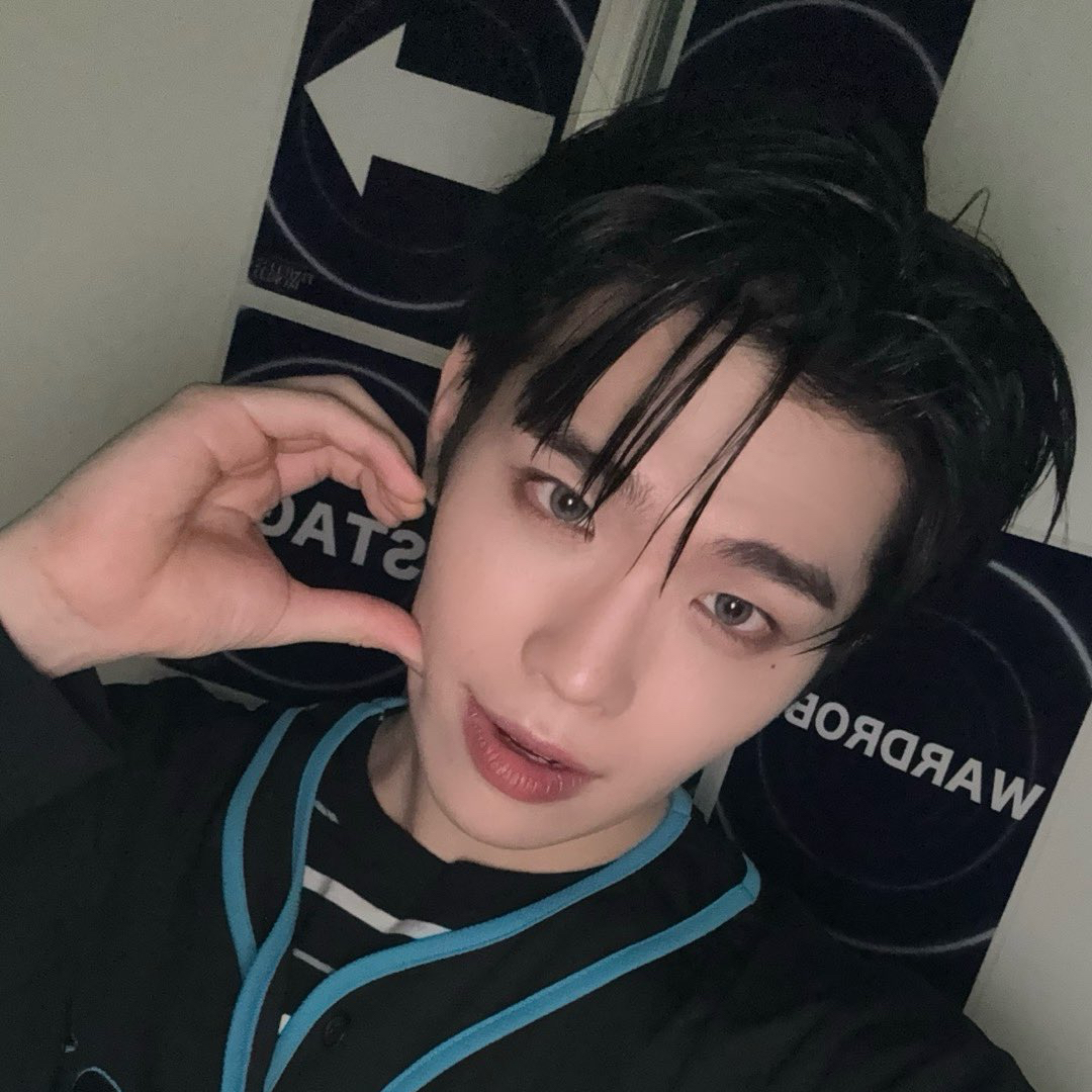 A moment captured by Kim Taerae (ZEROBASEONE)'s fan