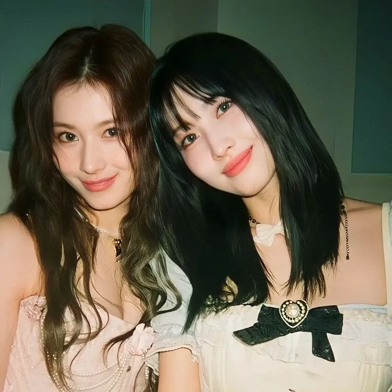 Foto terbaru Momo (TWICE)