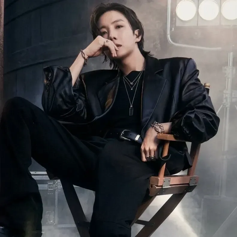 제이홉 (방탄소년단)의 최신 사진