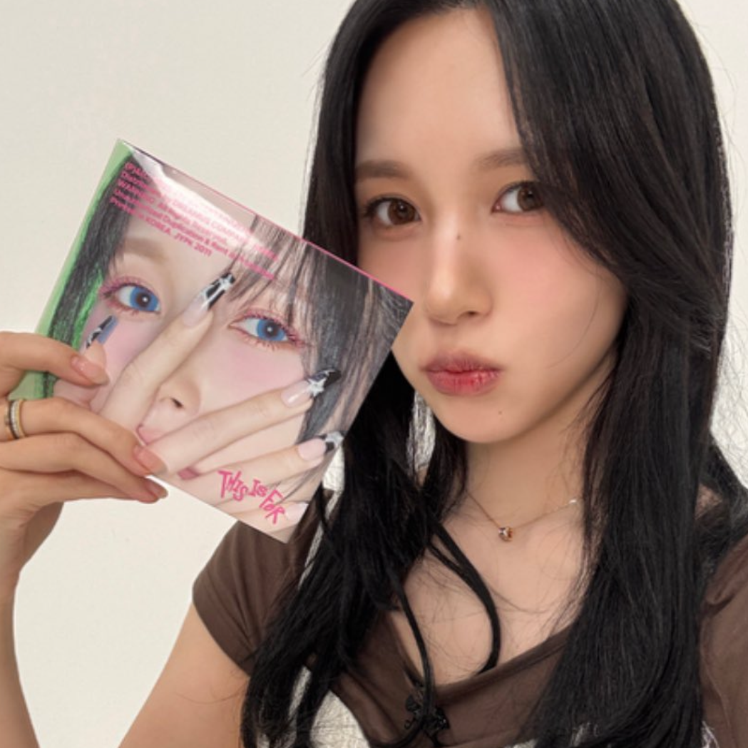 Momen yang diabadikan oleh penggemar Mina (TWICE)