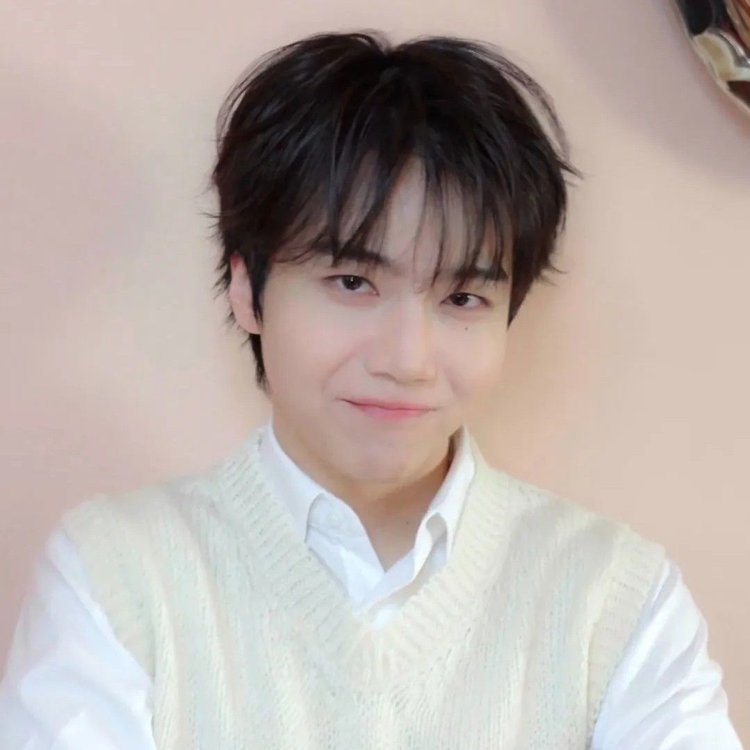 Recent activity shot of Jinho (PENTAGON)