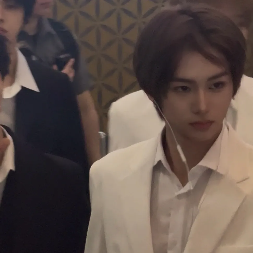 A moment captured by Zhou Anxin (ALPHA DRIVE ONE)'s fan