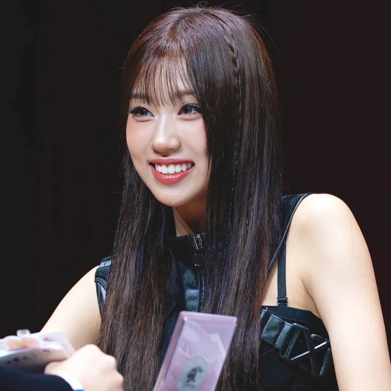 A moment captured by izna's fan