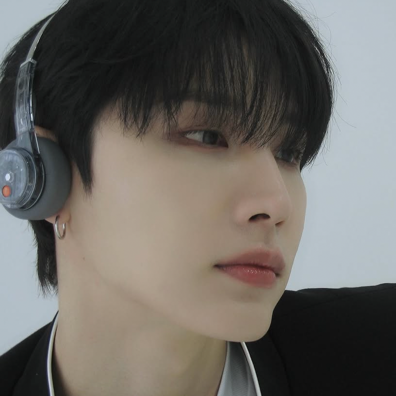 A moment captured by Jeon Woong (AB6IX)'s fan