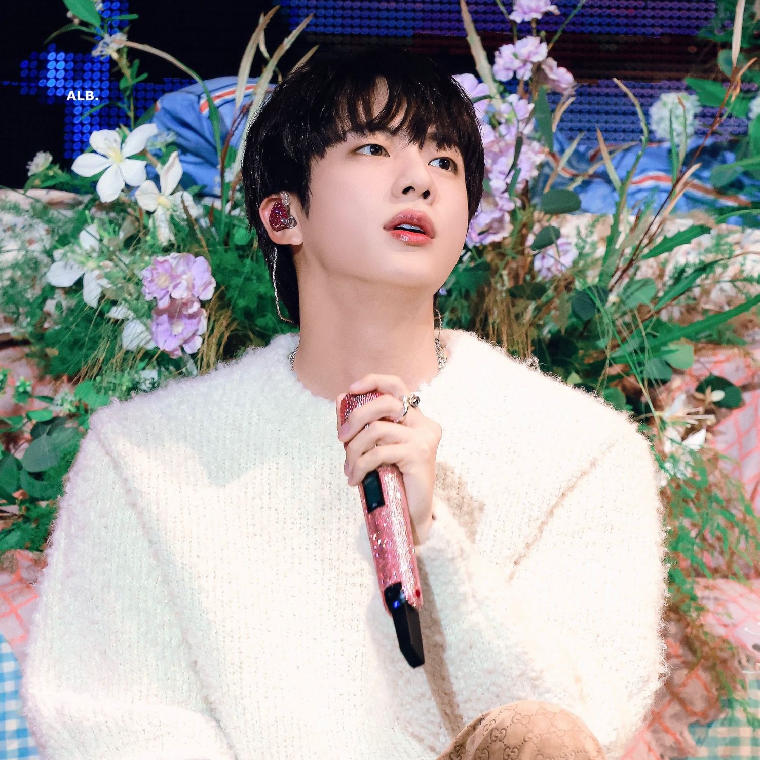 진 (방탄소년단)의 비하인드 컷