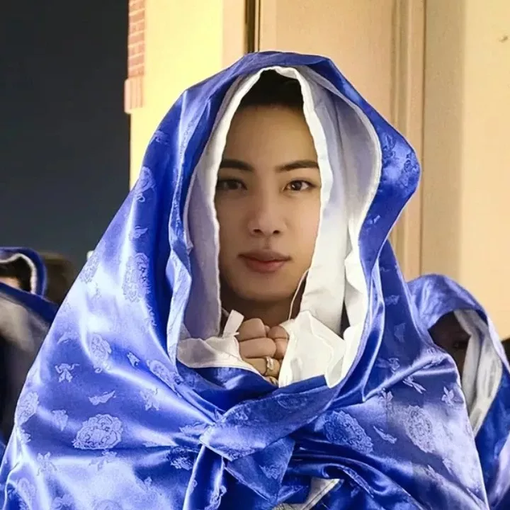 Momen yang diabadikan oleh penggemar Jin (BTS)