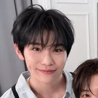 Latest photo of Kim Taerae (ZEROBASEONE)