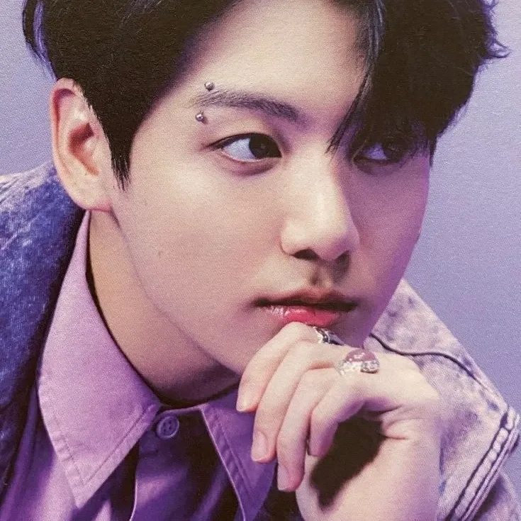 Foto aktivitas terbaru Jungkook (BTS)