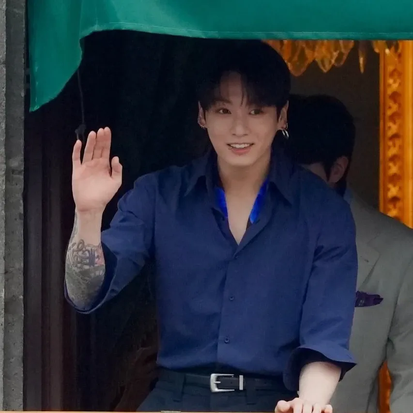 Foto aktivitas terbaru Jungkook (BTS)