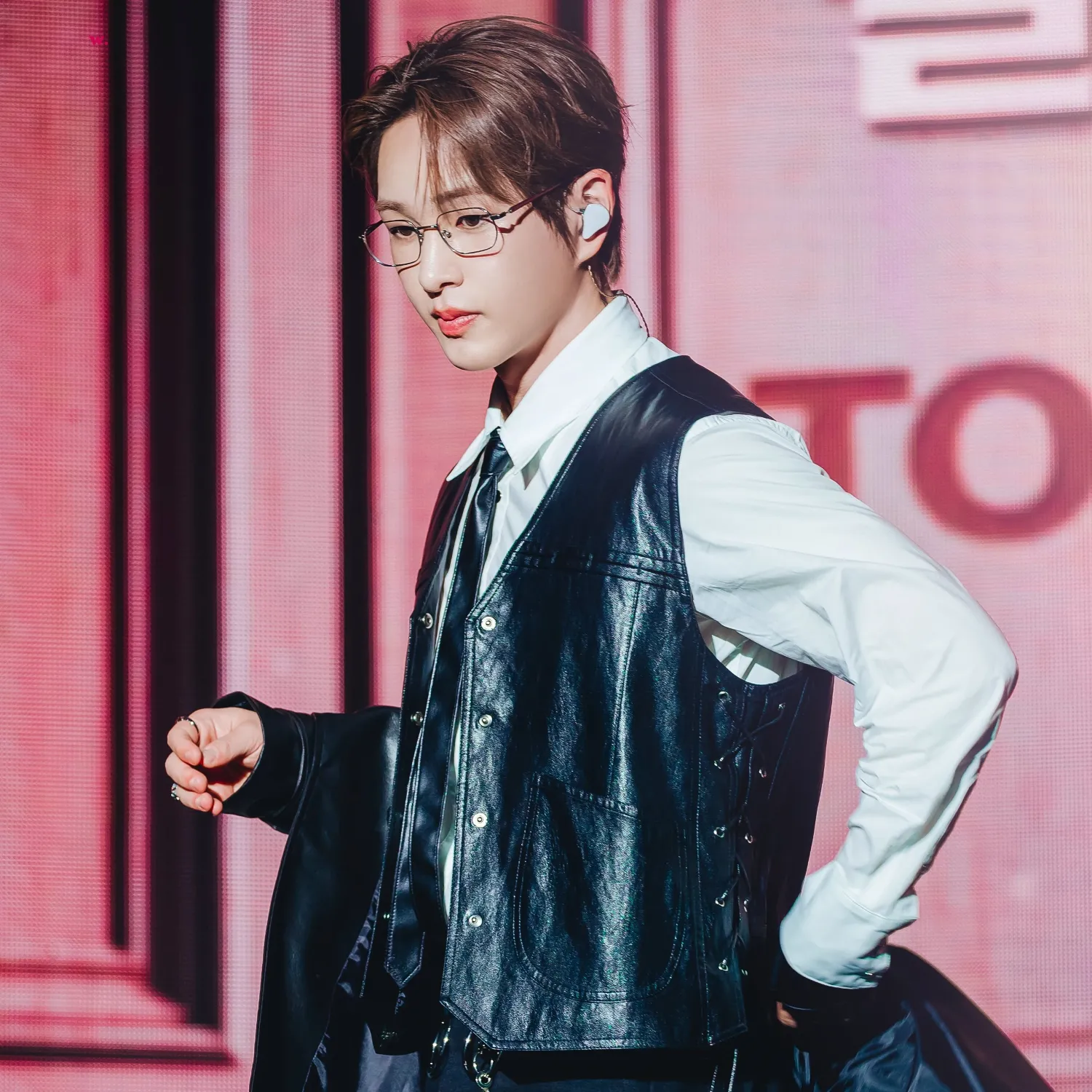 Behind-the-scenes cut of Onew (SHINee)