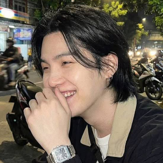 Foto aktivitas terbaru SUGA (BTS)