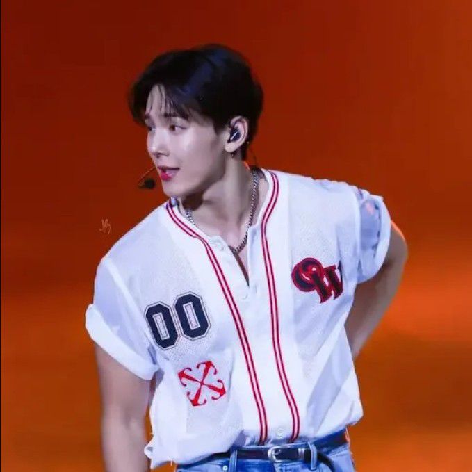 A moment captured by Shownu (MONSTA X)'s fan