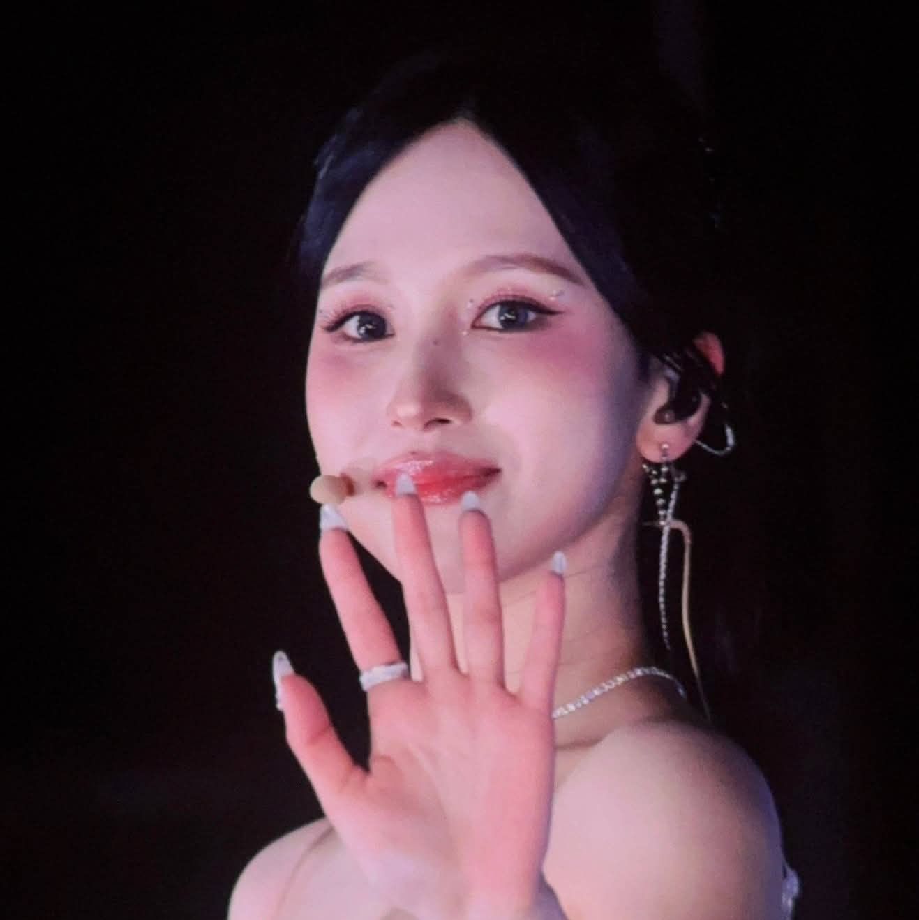 Foto aktivitas terbaru Mina (TWICE)