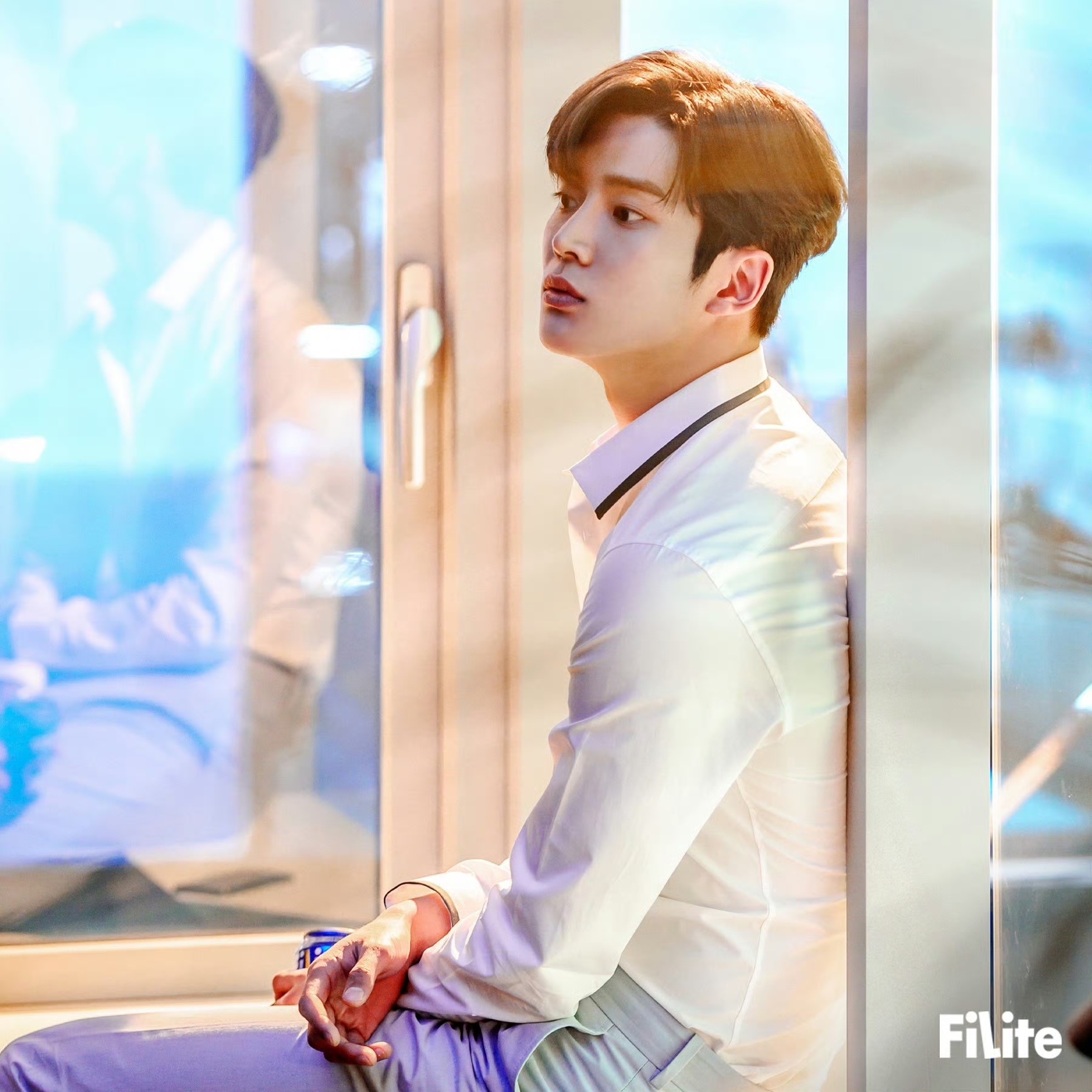 로운의 최신 사진