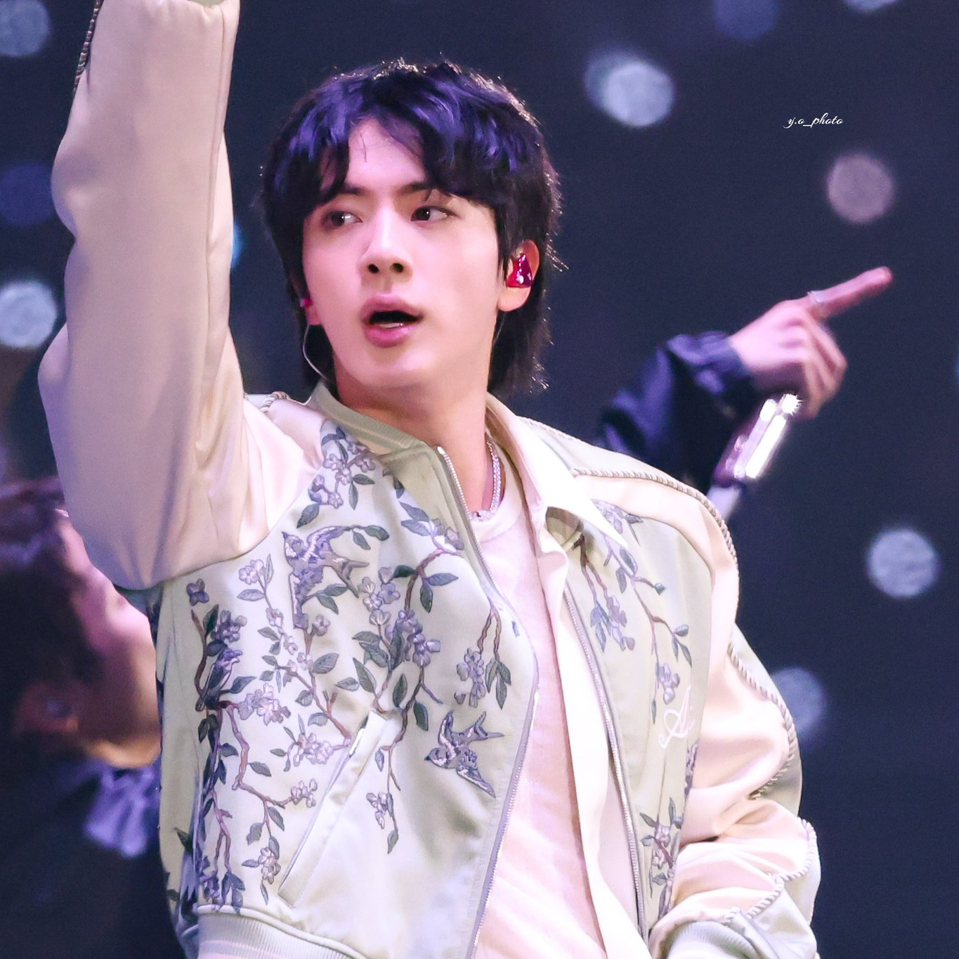 Momen yang diabadikan oleh penggemar Jin (BTS)