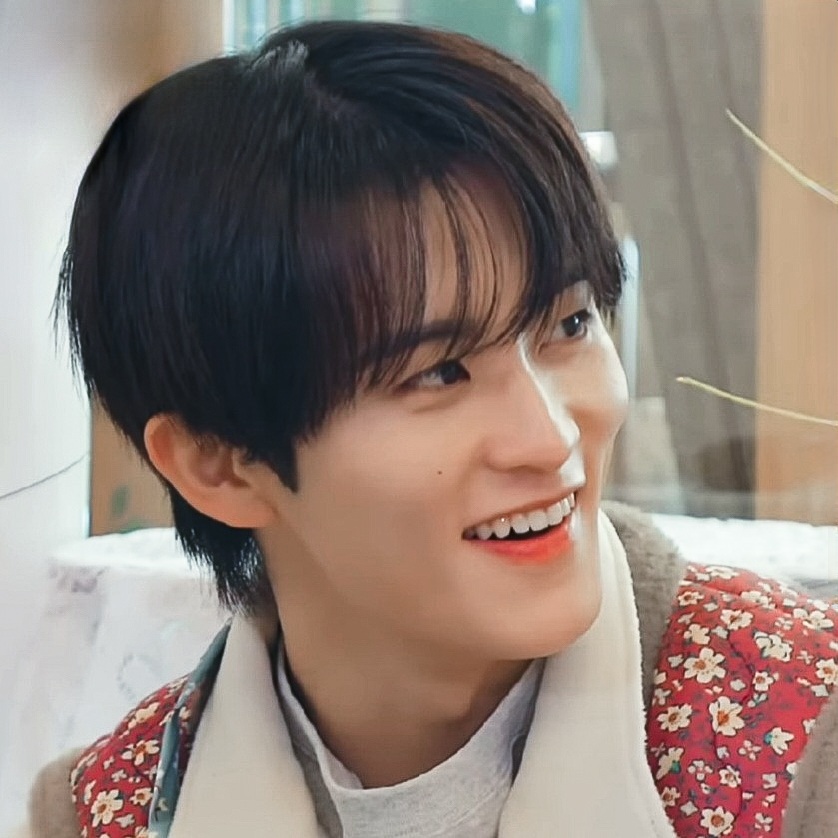 A moment captured by Mark (NCT 127, NCT DREAM)'s fan