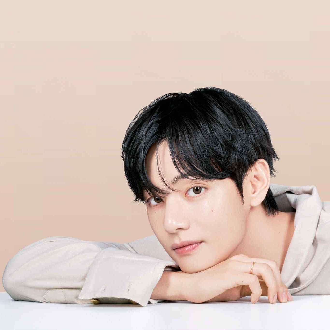 뷔 (방탄소년단)의 비하인드 컷