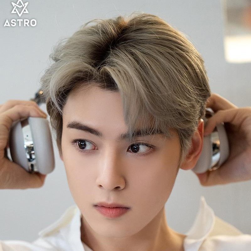 A moment captured by Eunwoo (ASTRO)'s fan