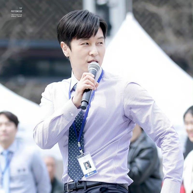 A moment captured by Kim Dongwan (SHINHWA)'s fan