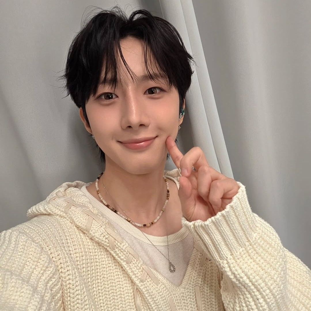 Latest photo of Hui (PENTAGON)