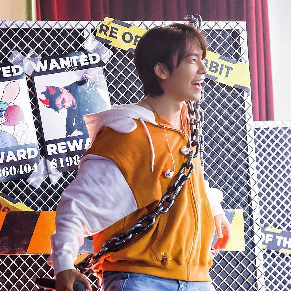 Momen yang diabadikan oleh penggemar Donghae (Super Junior)