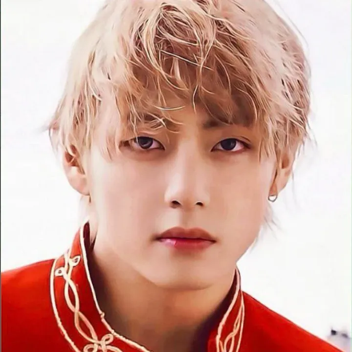 뷔 (방탄소년단)의 최신 사진