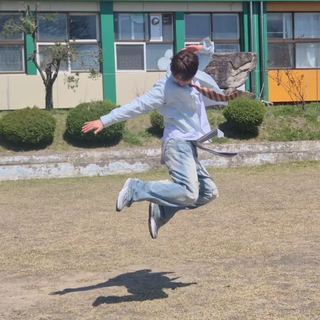 A moment captured by Hui (PENTAGON)'s fan