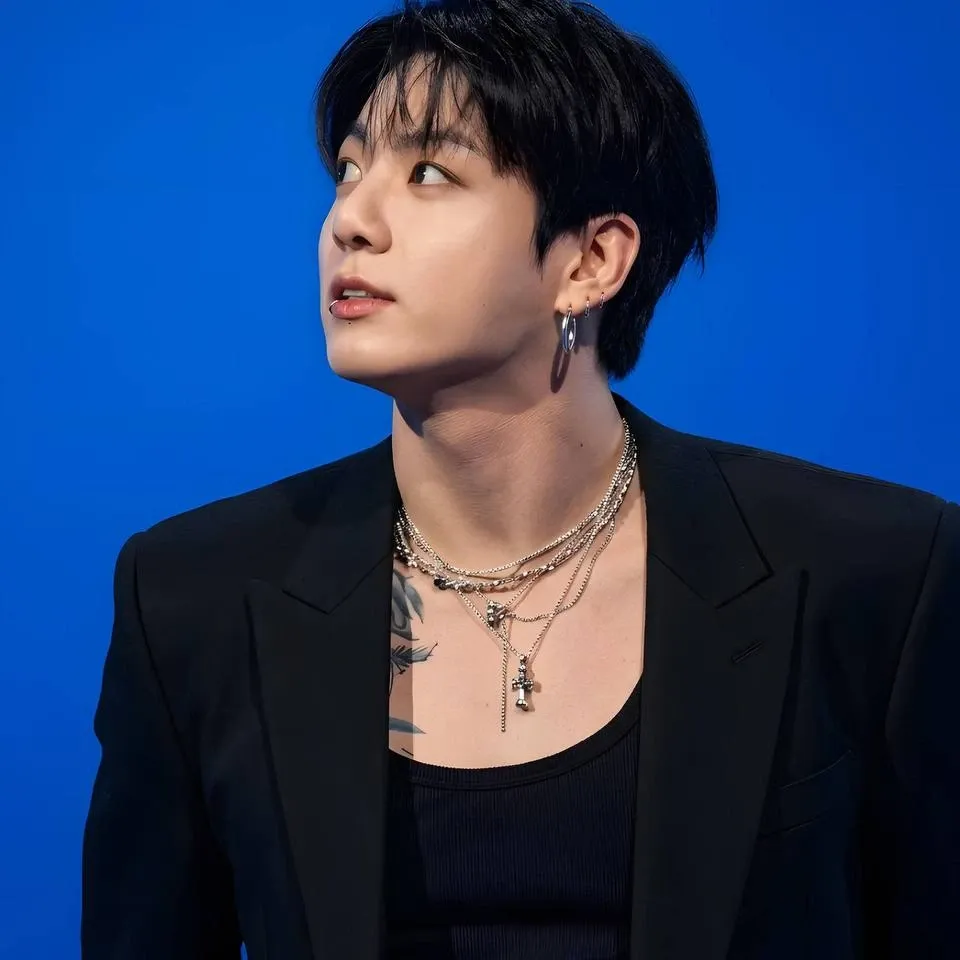 Foto aktivitas terbaru Jungkook (BTS)