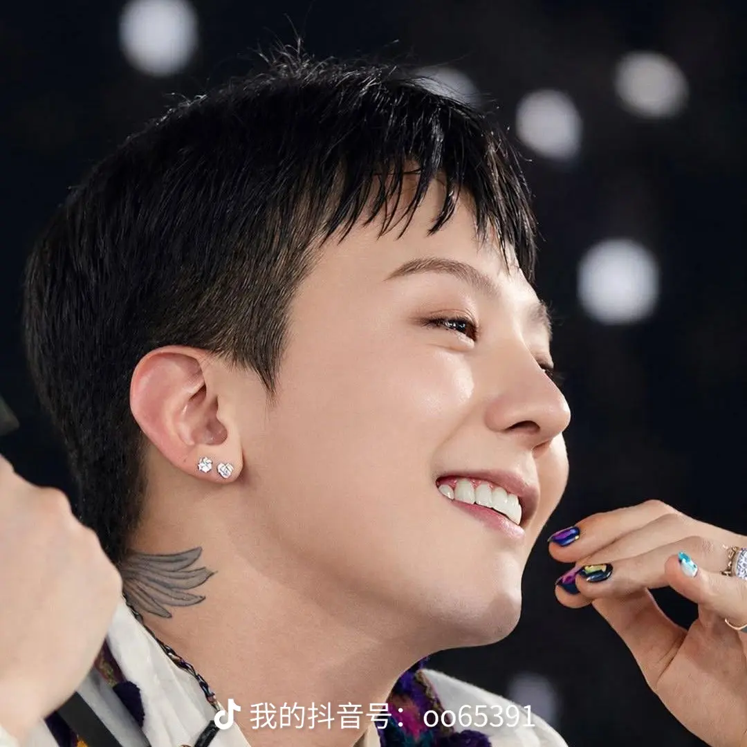 A moment captured by G-DRAGON (BIGBANG)'s fan