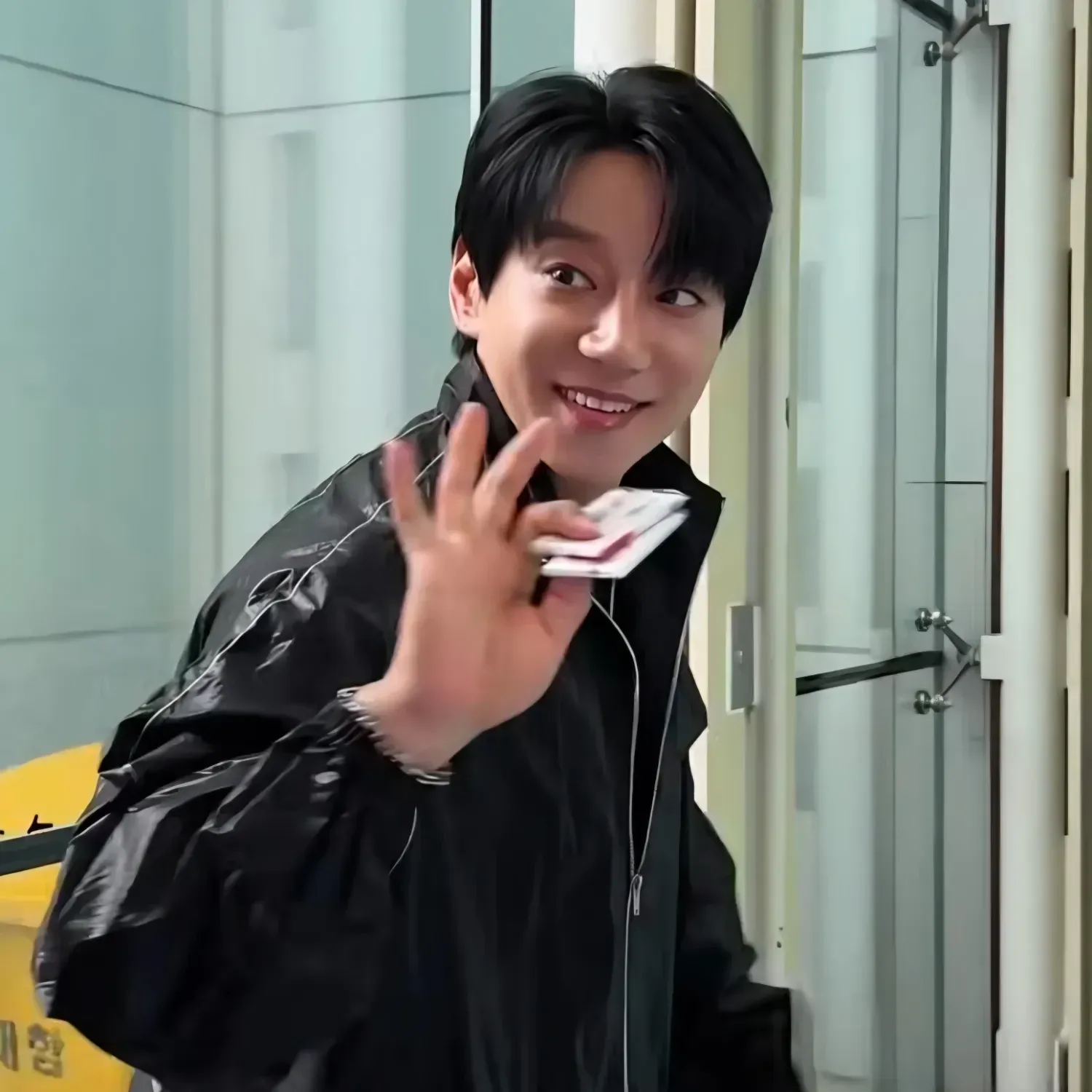 Behind-the-scenes cut of Hwang Chiyeol