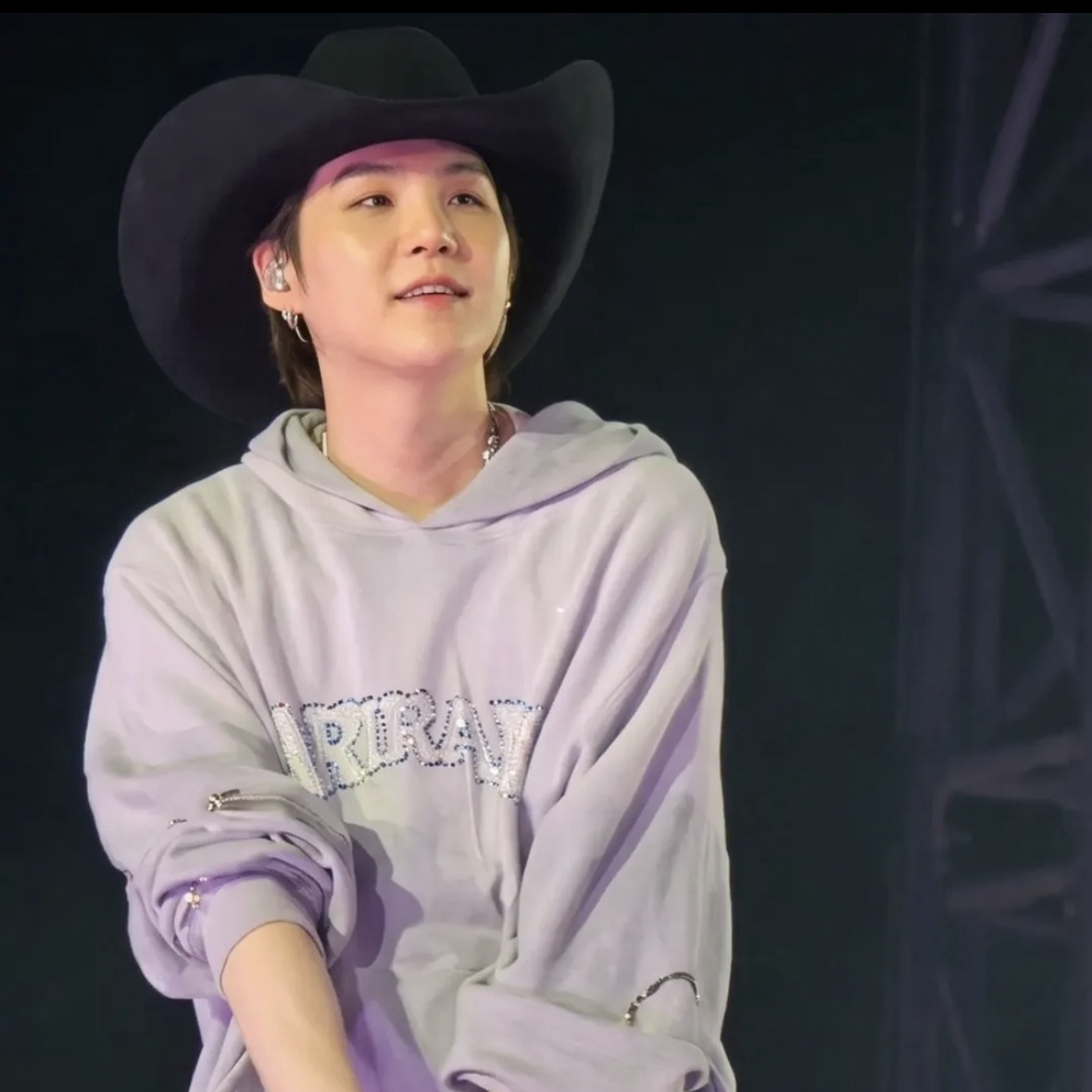 Potret di balik layar SUGA (BTS)