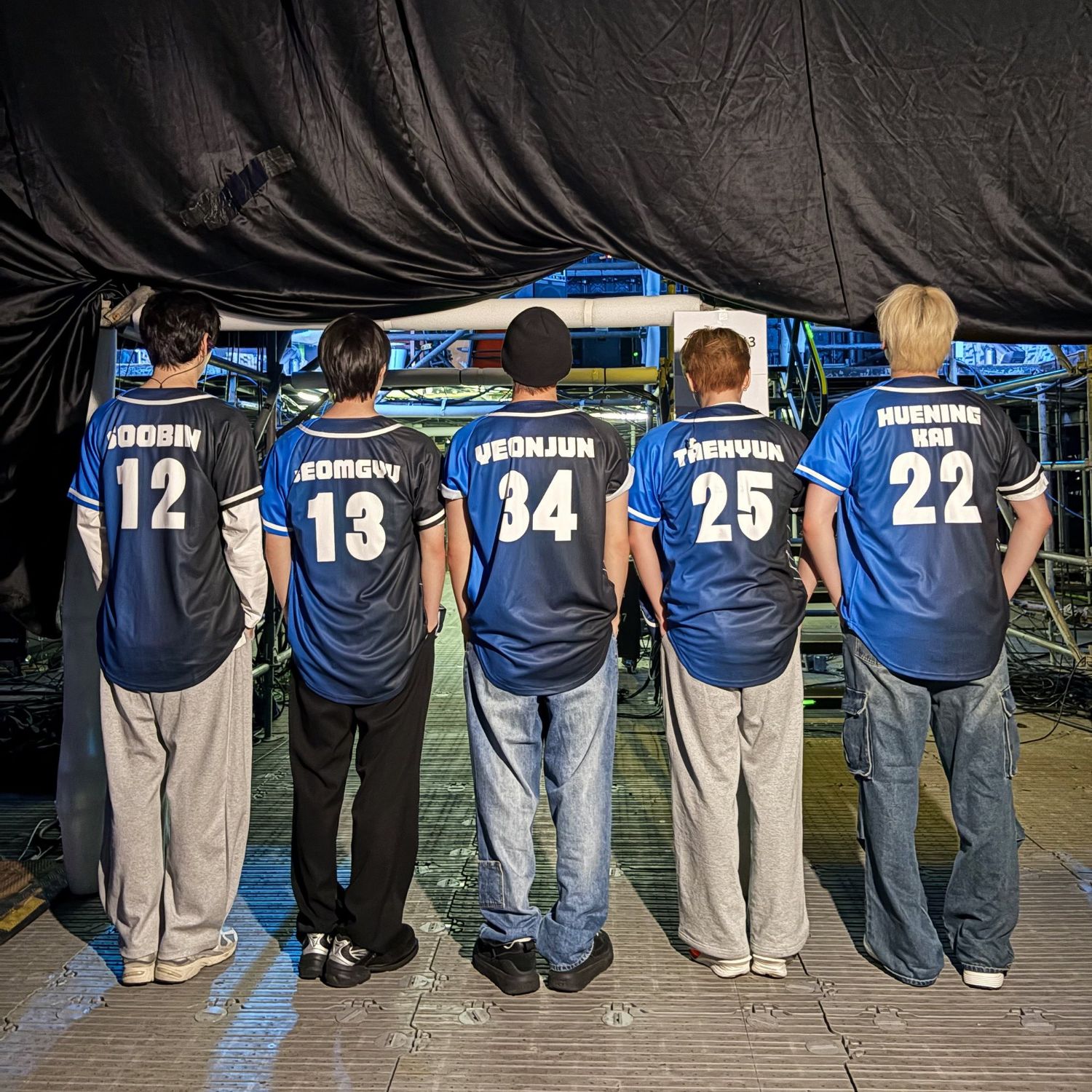 투모로우바이투게더의 비하인드 컷